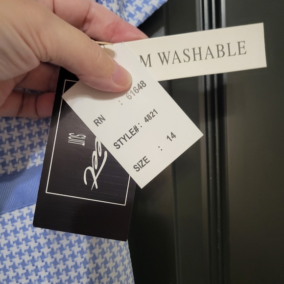 Short sleeve suit jacket with matching skirt - Picture 9 of 9